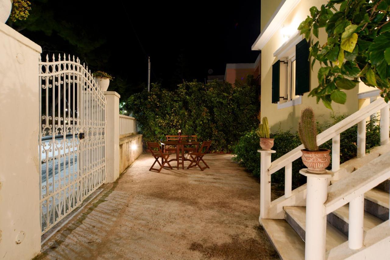 Jasmine Of Poseidonia Appartement Posidhonía Buitenkant foto